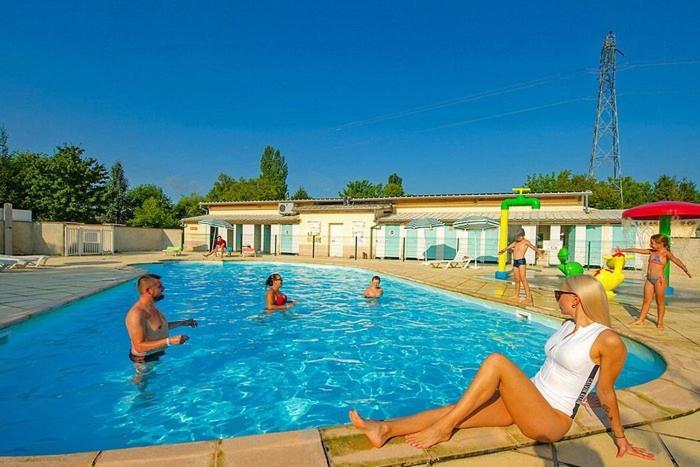 Отель Le Muscat Boofzheim Экстерьер фото